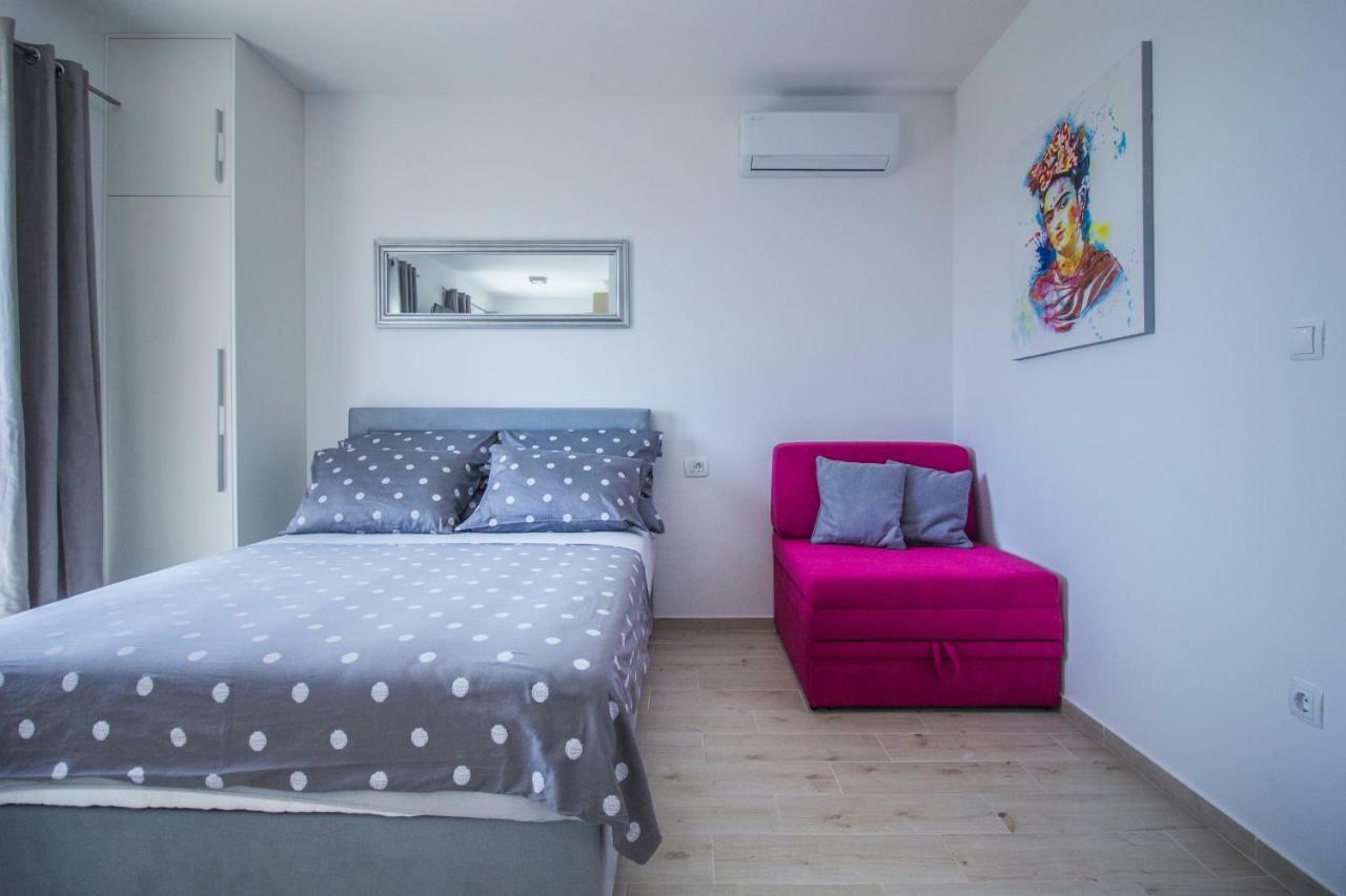 I Big Hill Apartment
