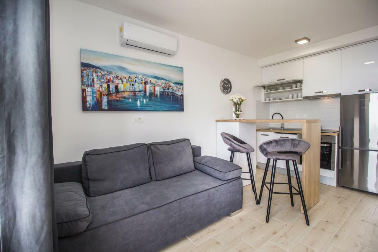 Apartment I Big Hill *