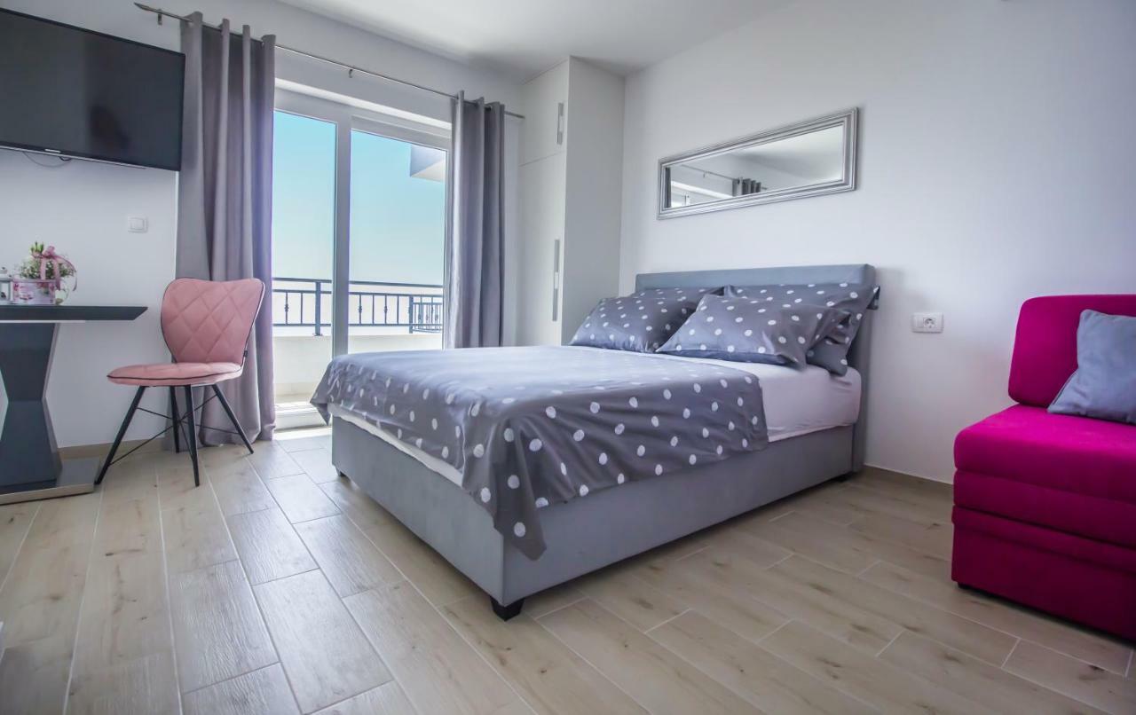 I Big Hill Apartment *