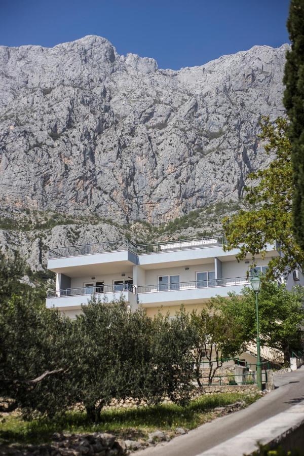 I Big Hill Apartment
